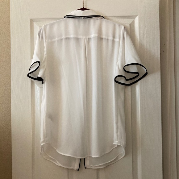 Donna Karen New York (DNKY) Blouse with Flutter Sleeves - Picture 3 of 9